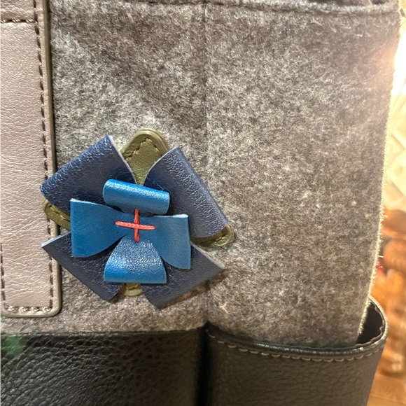 Relic Gray and Black Tote Bag with Two-Tone Design - Picture 3 of 14